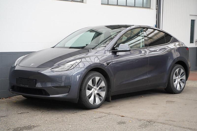 Grau Gebraucht 2022 Tesla Model Y Long Range AWD SUV | 33.349 € (Guter Preis) - Bild 1/4