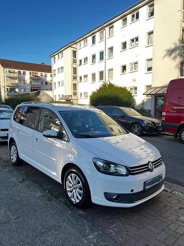 Weiß Gebraucht 2011 VW Touran Van / Kleinbus | 10.300 € (Etwas zu teuer) - Bild 1/4