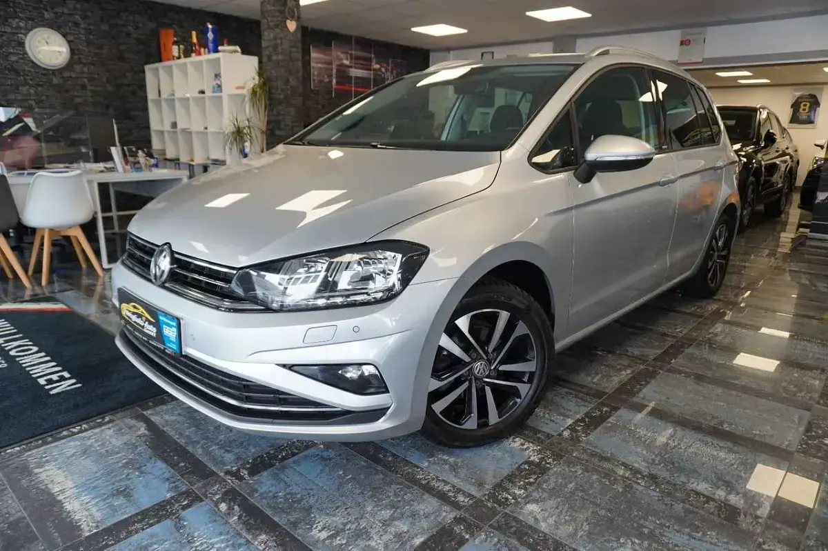 Gebraucht VW Golf VII United 116 PS (85 kW) 2020 Reflexsilber Van / Kleinbus