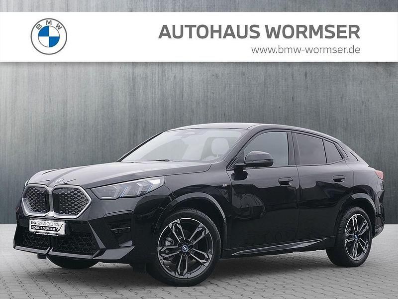 Schwarz Gebraucht 2024 BMW iX2 Luxury Line SUV | 41.790 € (Superpreis) - Bild 1/4