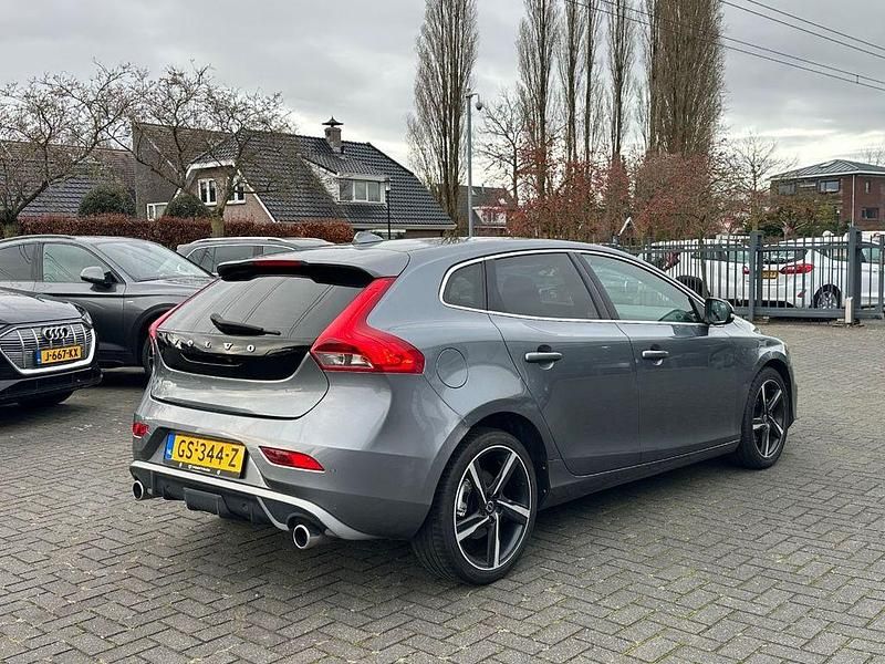 Gebraucht Volvo V40 Business Edition 120 PS (88 kW) 2015 Grau Kombi