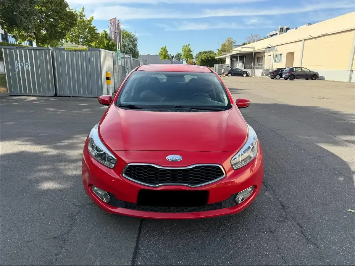 Gebraucht Kia Ceed 90 PS (66 kW) 2014 Rot Kleinwagen