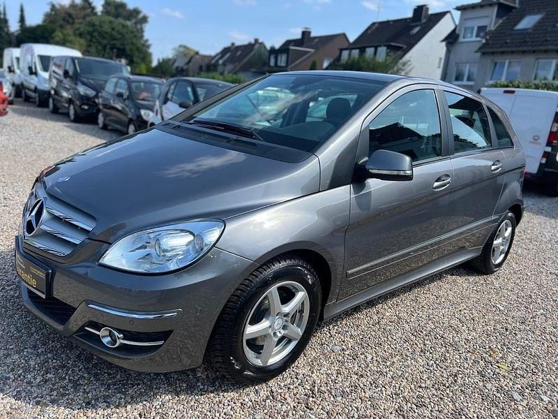 Grau Gebraucht 2010 Mercedes B160 Van / Kleinbus | 6.999 € (Fairer Preis) - Bild 1/4