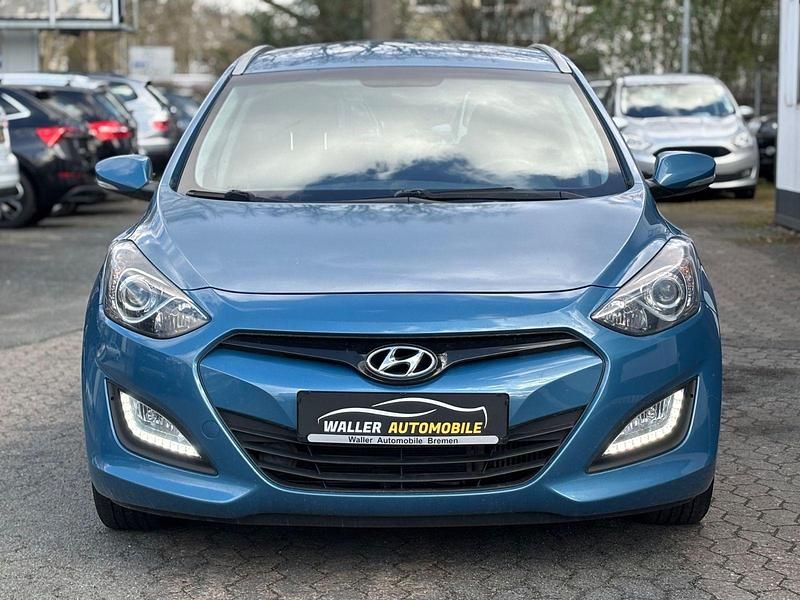 Gebraucht Hyundai i30 110 PS (80 kW) 2012 Blau Kombi