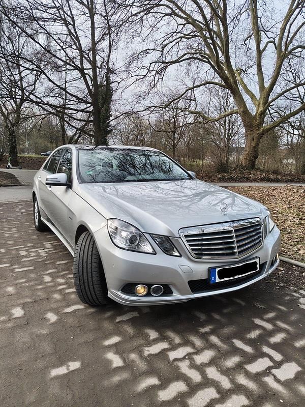 Gebraucht Mercedes E200 184 PS (135 kW) 2009 Silber Limousine