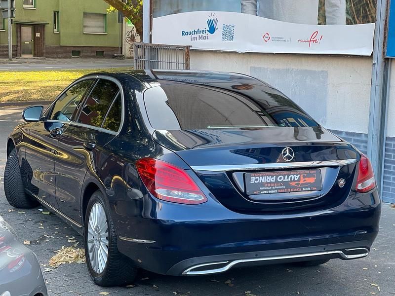 Gebraucht Mercedes C220 170 PS (125 kW) 2014 Blau Limousine