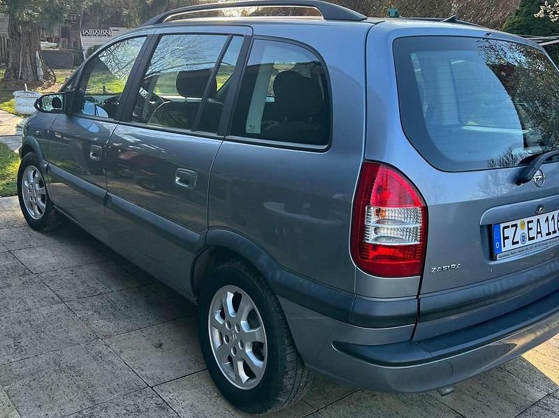 Silber Gebraucht 2004 Opel Zafira Executive Van / Kleinbus | 3.200 € (Teuer) - Bild 1/3