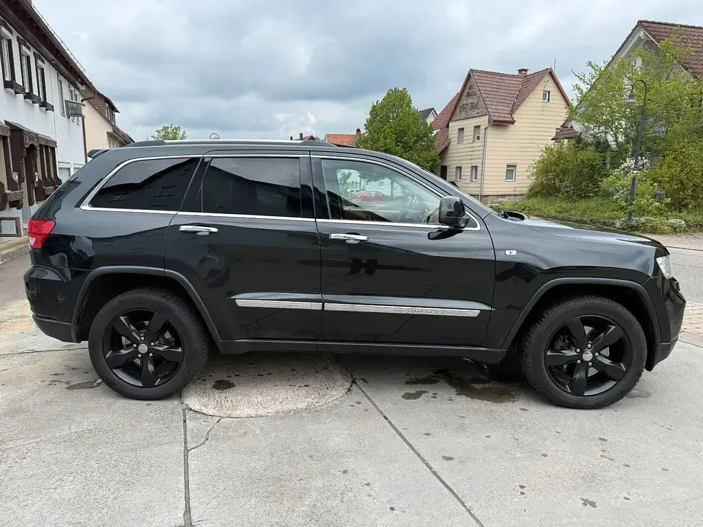 Gebraucht Jeep Grand Cherokee Overland 241 PS (177 kW) 2013 Schwarz SUV