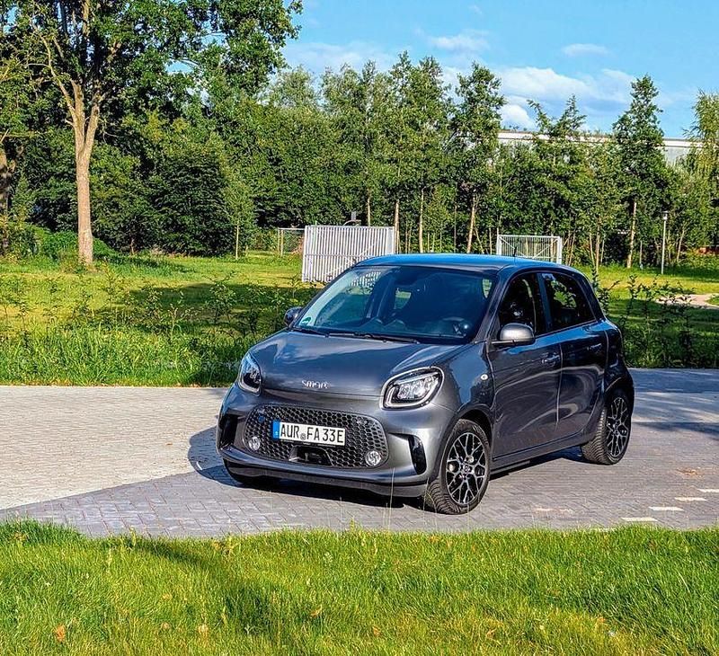 Grau Gebraucht 2022 Smart ForFour Electric Drive Prime Kleinwagen | 13.500 € (Etwas zu teuer) - Bild 1/4