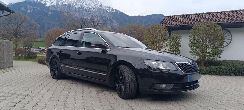 Schwarz Gebraucht 2015 Skoda Superb Kombi | 13.400 € (Guter Preis) - Bild 1/4
