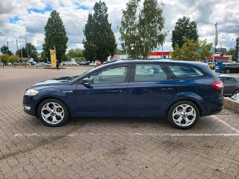 Gebraucht Ford Mondeo 140 PS (102 kW) 2012 Blau Kombi