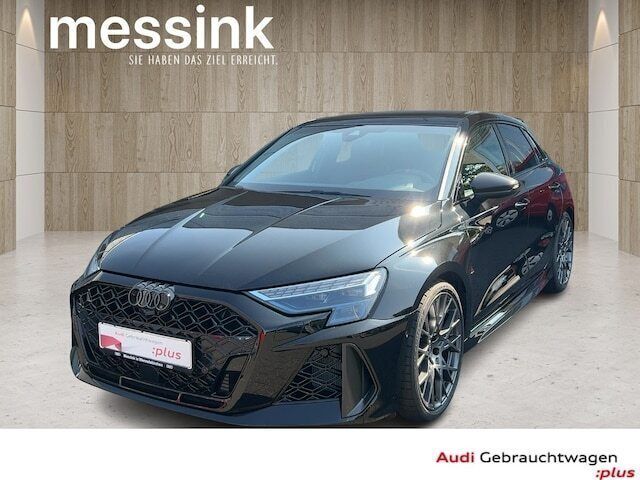 Mythosschwarz metallic Gebraucht 2025 Audi RS3 Sportback Ambiente Kleinwagen | 74.980 € - Bild 1/2