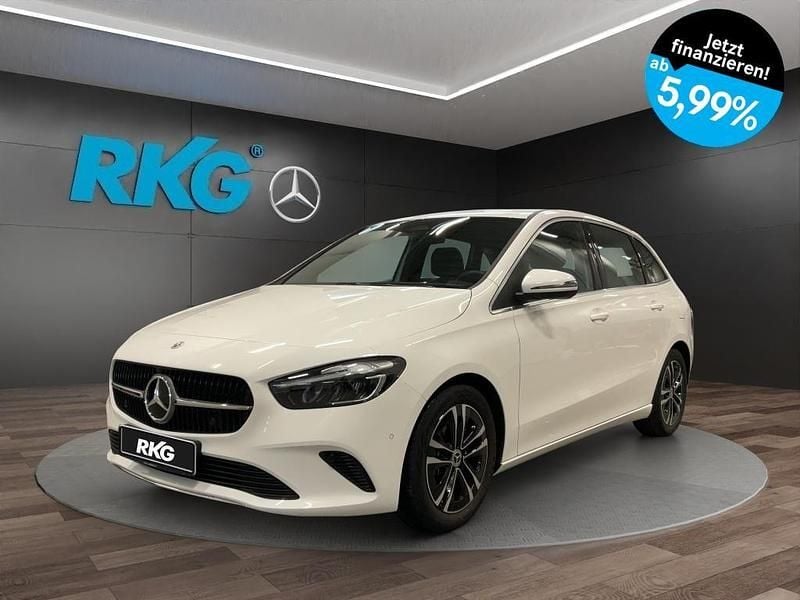 Weiß Gebraucht 2024 Mercedes B200 Progressive Van / Kleinbus | 29.770 € (Guter Preis) - Bild 1/4