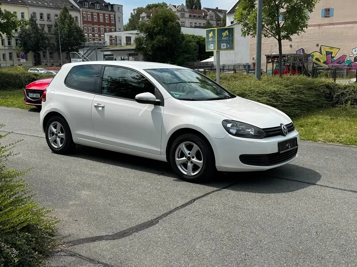 Gebraucht VW Golf VI 80 PS (58 kW) 2009 Weiß Kleinwagen