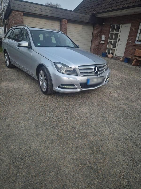 Gebraucht Mercedes C180 Elegance 156 PS (114 kW) 2014 Silber Kombi