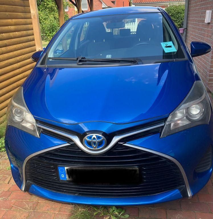 Blau Gebraucht 2014 Toyota Yaris Hybrid Kleinwagen | 6.700 € (Fairer Preis) - Bild 1/4