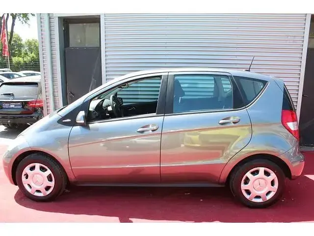 Gebraucht Mercedes A180 Classic 116 PS (85 kW) 2011 Grau Kleinwagen