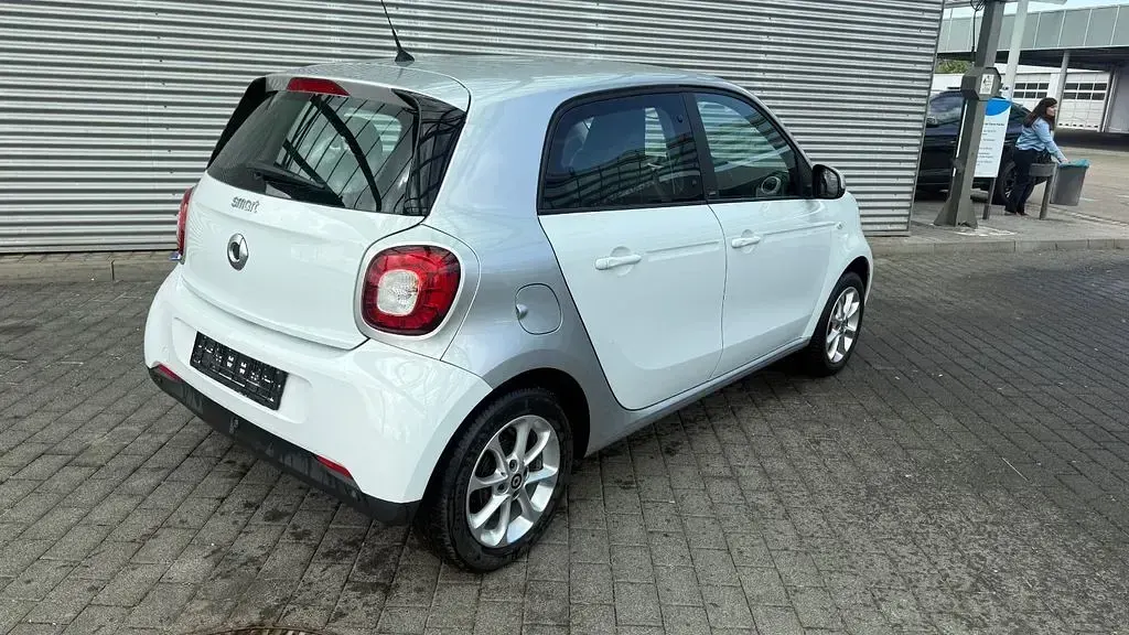Używany Smart ForFour Passion 71 KM (52 kW) 2014 Biały Hatchback