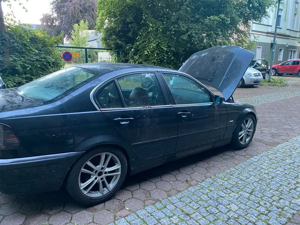 Gebraucht BMW 320 Basis 170 PS (125 kW) 2001 Schwarz Limousine