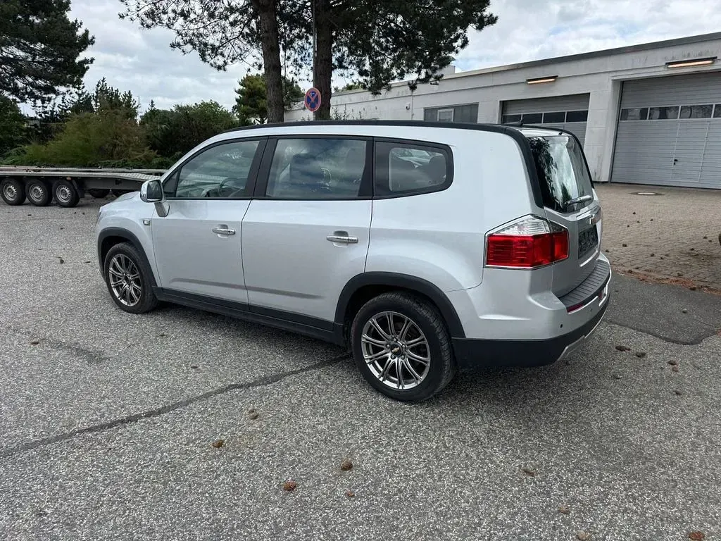 Gebraucht Chevrolet Orlando LT 141 PS (103 kW) 2012 Silber Van / Kleinbus