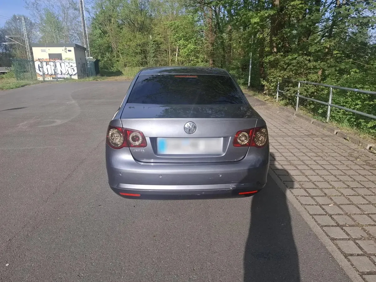 Używany VW Jetta 150 KM (110 kW) 2006 Szary Sedan/Limuzyna
