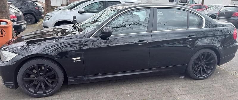 Gebraucht BMW 330 245 PS (180 kW) 2011 Schwarz Limousine