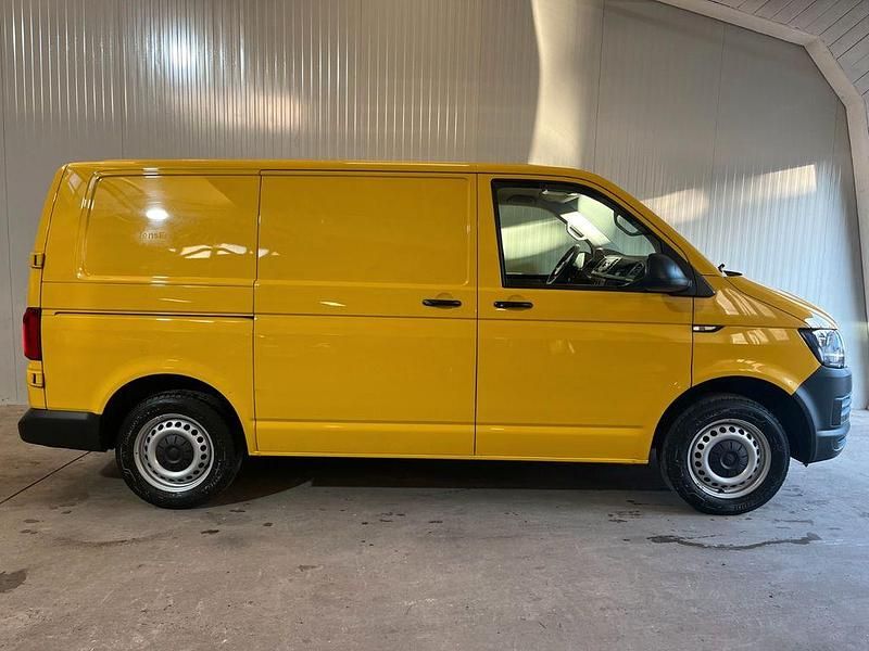 Second-hand VW Transporter 102 CP (75 kW) 2017 Galben Van
