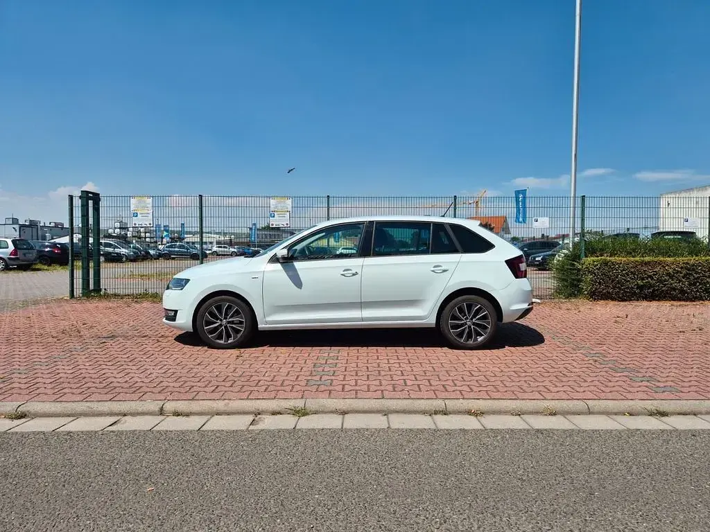 Gebraucht Skoda Rapid Drive 110 PS (80 kW) 2017 Weiß Kleinwagen