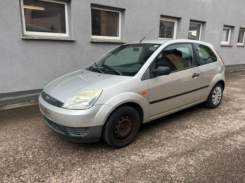 Silber Gebraucht 2004 Ford Fiesta Ambiente Kleinwagen | 750 € (Superpreis) - Bild 1/4