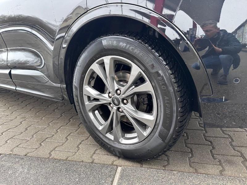 Gebraucht Ford Kuga ST-Line 150 PS (110 kW) 2021 Schwarz SUV