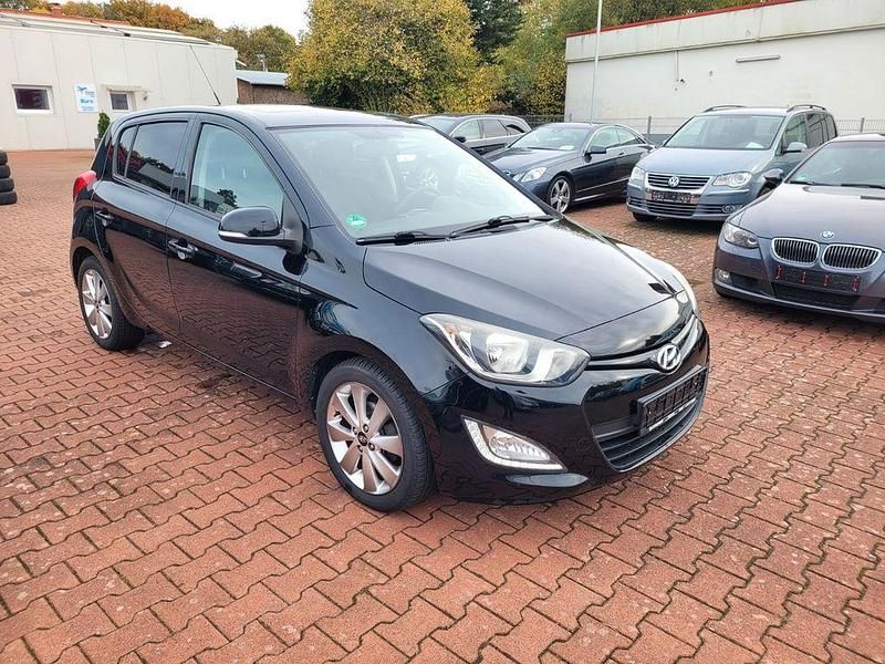 Gebraucht Hyundai i20 Style 90 PS (66 kW) 2014 Schwarz Limousine