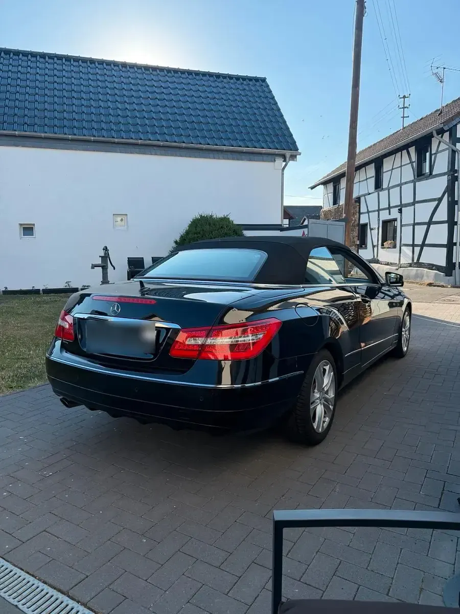 Gebraucht Mercedes E200 184 PS (135 kW) 2010 Schwarz Cabrio