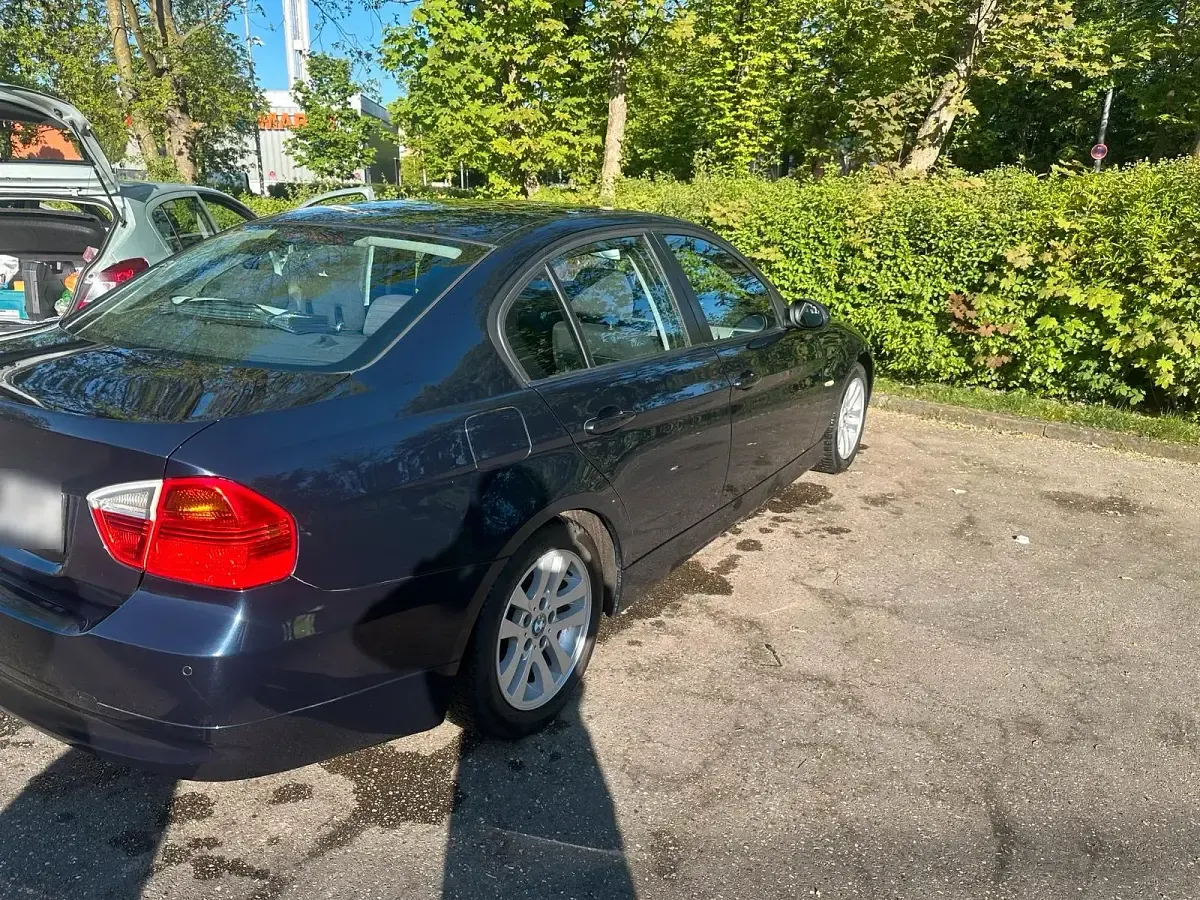 Używany BMW 320 143 KM (105 kW) 2007 Niebieski Sedan/Limuzyna