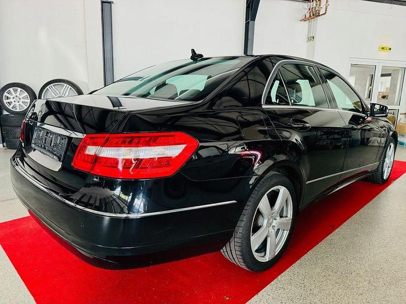 Gebraucht Mercedes E200 136 PS (100 kW) 2011 Schwarz Limousine