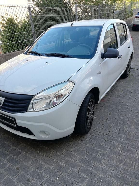 Weiß Gebraucht 2009 Dacia Sandero Kleinwagen | 1.500 € (Fairer Preis) - Bild 1/4