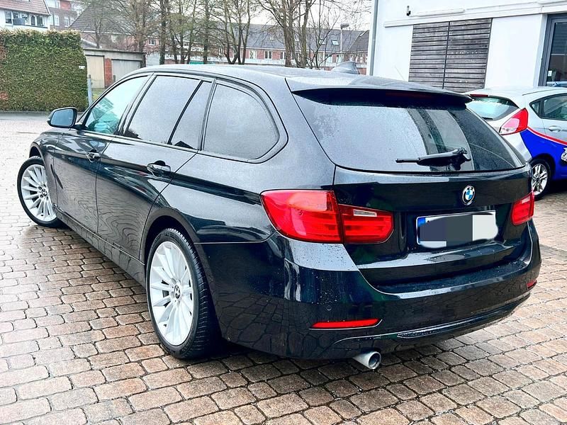 Gebraucht BMW 320 Sport Line 184 PS (135 kW) 2013 Schwarz Kombi