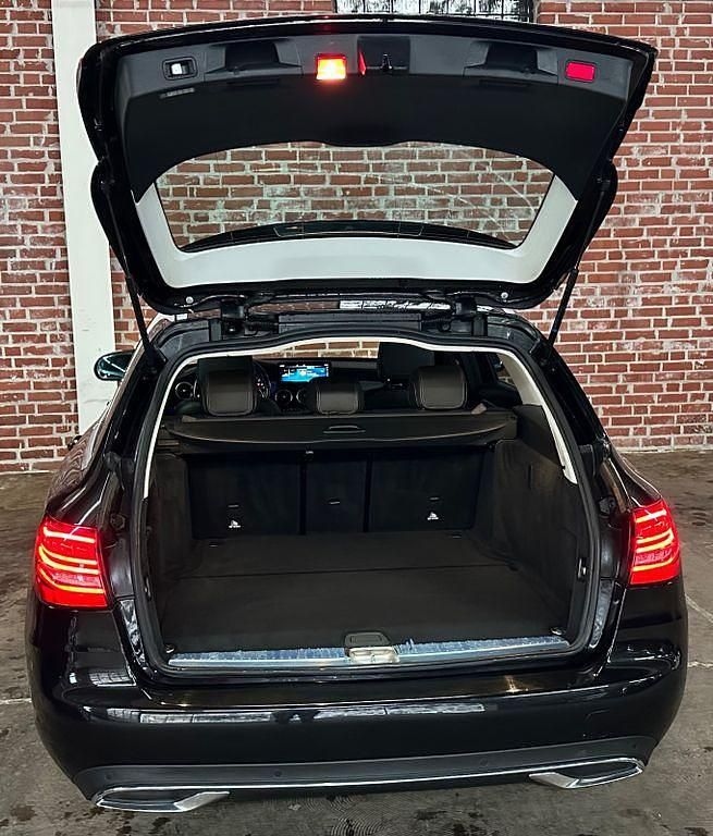 Gebraucht Mercedes C220 194 PS (142 kW) 2019 Schwarz Kombi