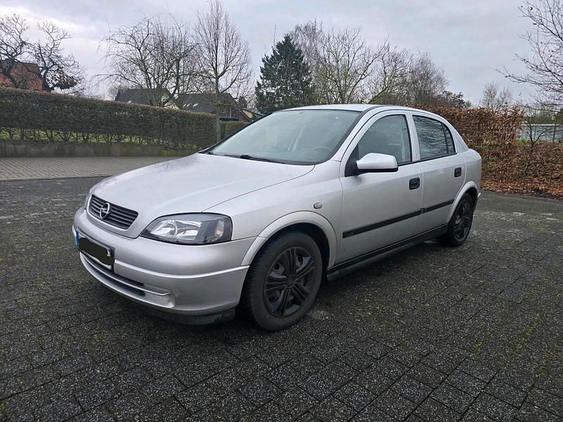 Gebraucht Opel Astra 101 PS (74 kW) 2002 Silber Limousine
