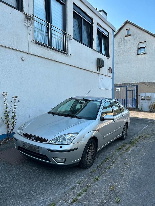 Silber Gebraucht 2002 Ford Focus Limousine | 600 € (Guter Preis) - Bild 1/4