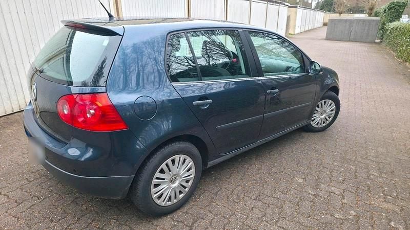 Gebraucht VW Golf V 95 PS (69 kW) 2006 Blau Kleinwagen