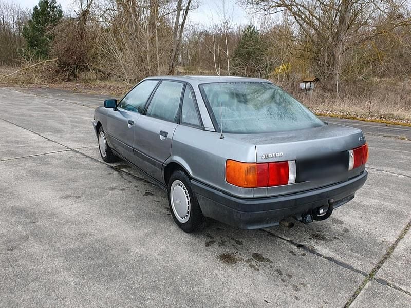 Second-hand Audi 80 90 CP (66 kW) 1990 Argintiu Berlinǎ