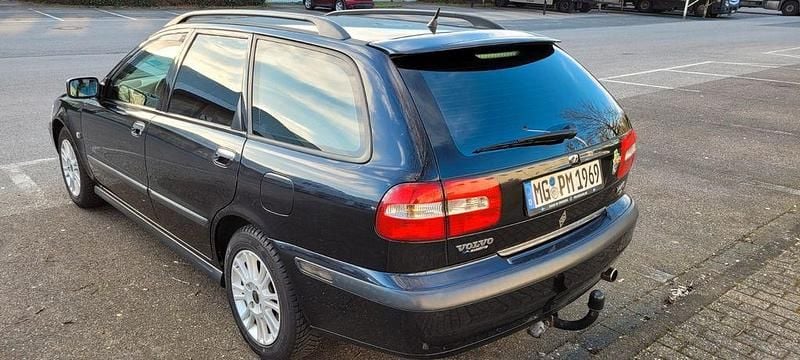 Gebraucht Volvo V40 122 PS (89 kW) 2002 Schwarz Kombi