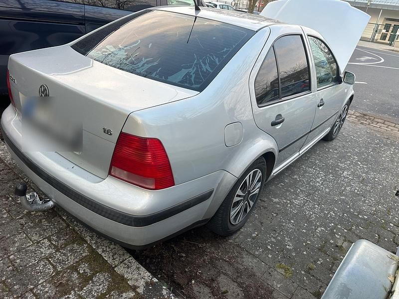 Gebraucht VW Bora 140 PS (102 kW) 1999 Silber Limousine