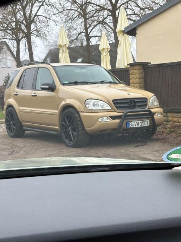 Beige Gebraucht 2002 Mercedes ML400 SUV | 8.999 € - Bild 1/4