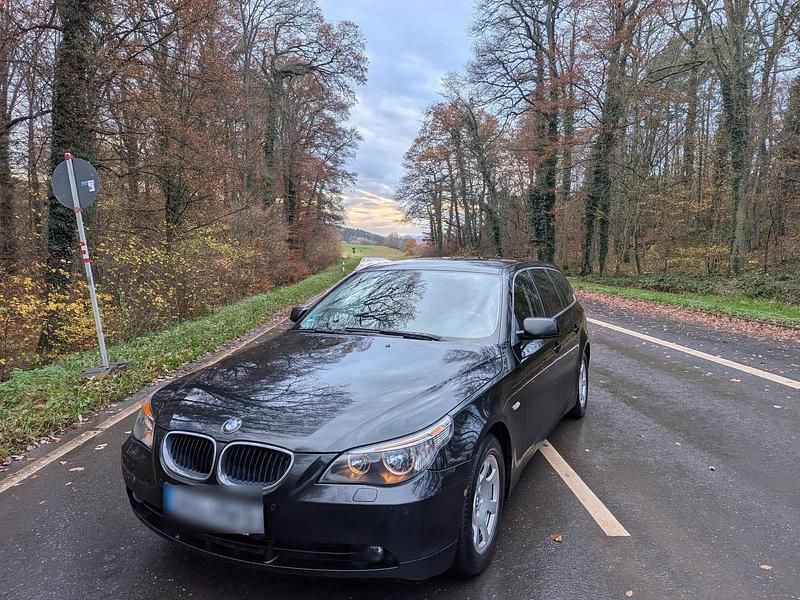 Schwarz Gebraucht 2005 BMW 530 Basis Kombi | 5.500 € (Teuer) - Bild 1/4