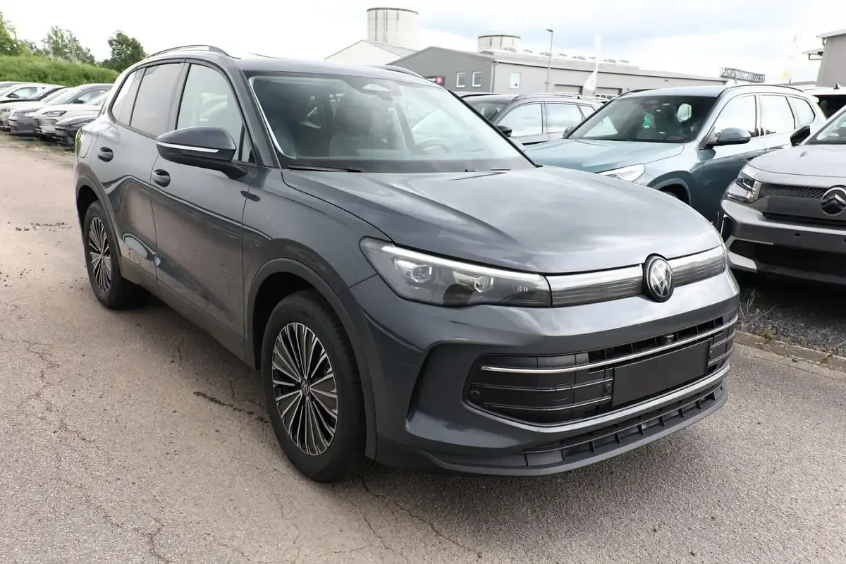 Neu VW Tiguan IQ Drive 150 PS (110 kW) 2026 Delfingrau metallic SUV