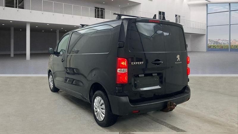 Gebraucht Peugeot Expert Premium 122 PS (89 kW) 2017 Schwarz Van