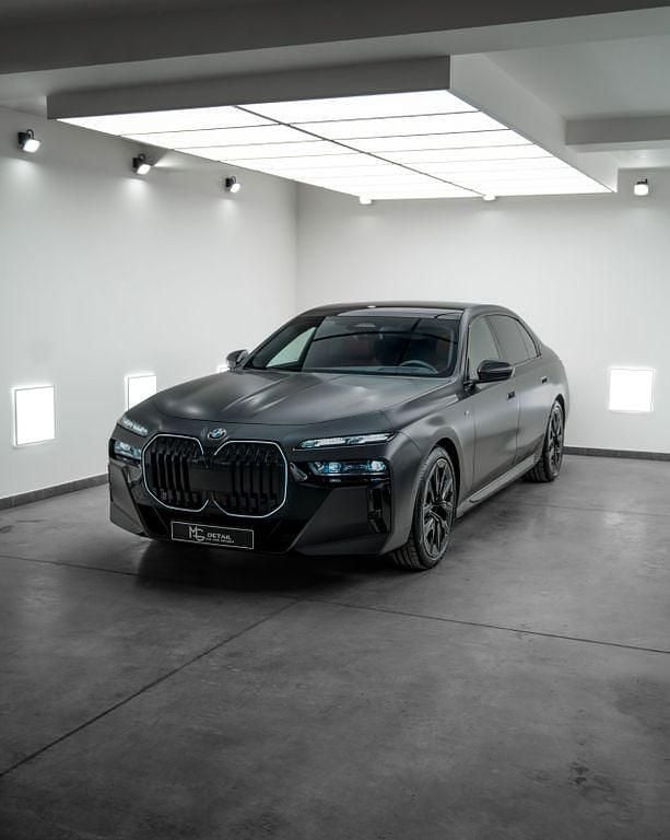 Schwarz Gebraucht 2024 BMW 740 Sport Line Limousine | 110.700 € - Bild 1/4