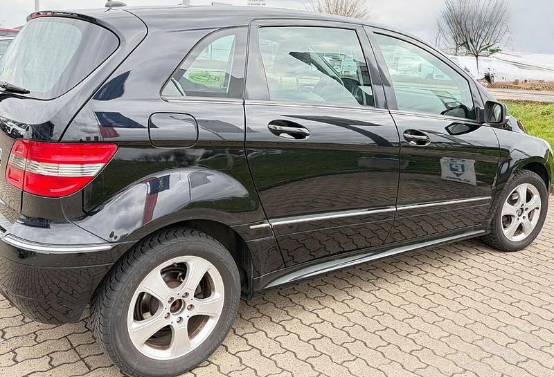 Gebraucht Mercedes B150 95 PS (69 kW) 2009 Schwarz Van / Kleinbus