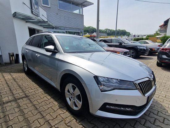 Gebraucht Skoda Superb Ambition 122 PS (89 kW) 2022 Brilliantsilber Kombi